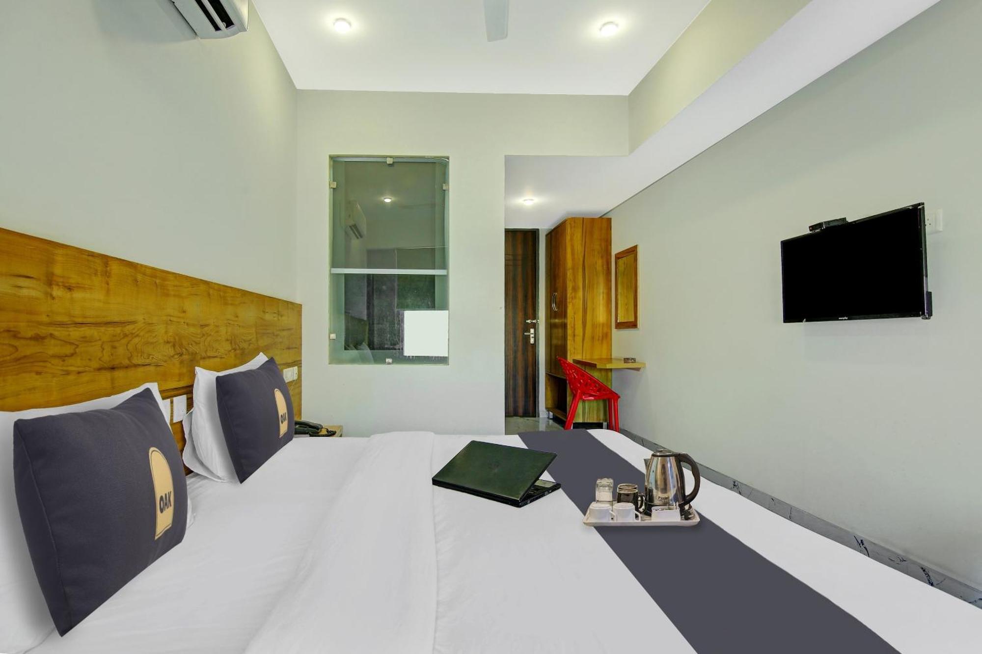 Super Townhouse Geetanjali Inn Гургаон Экстерьер фото