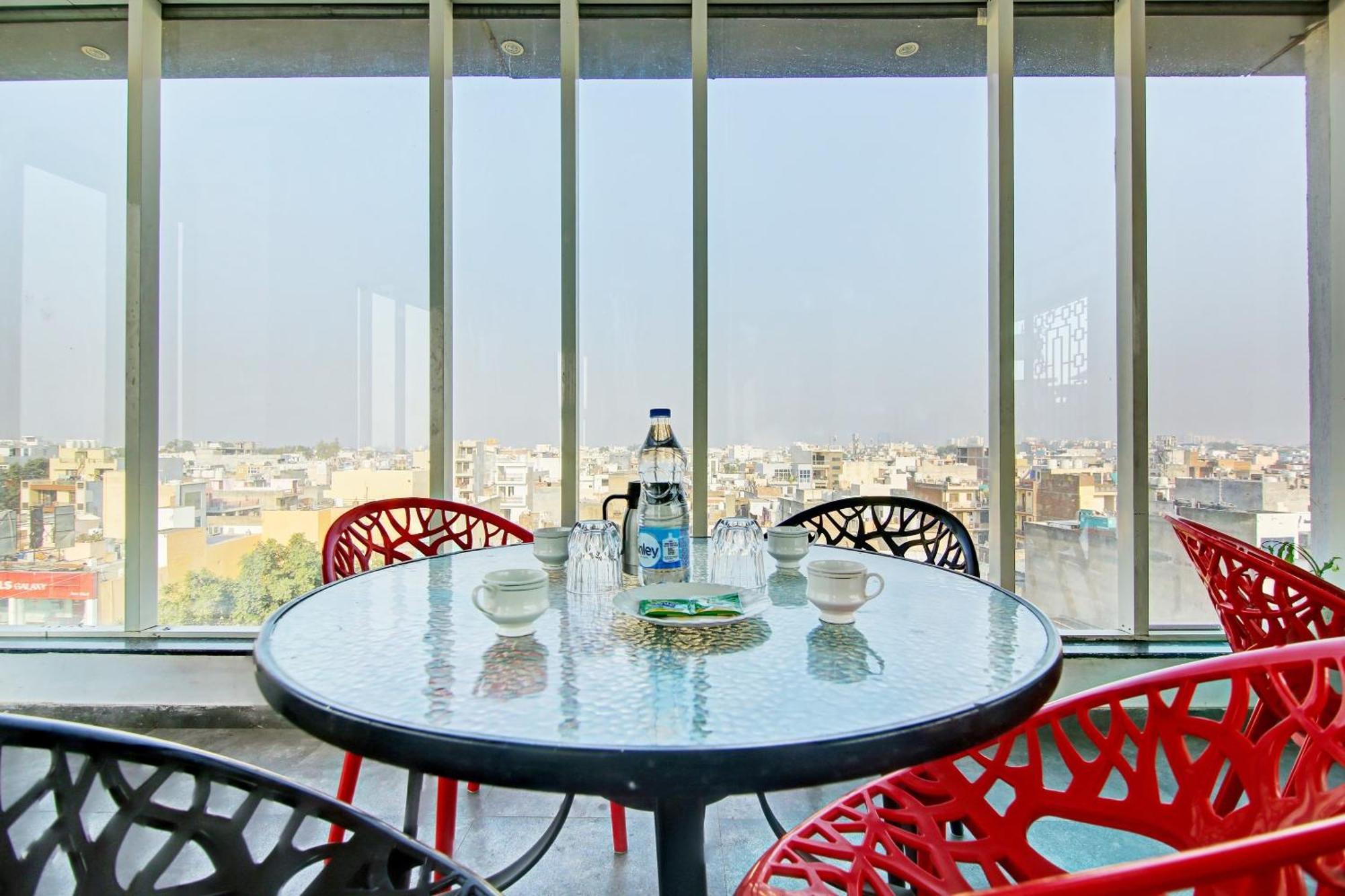 Super Townhouse Geetanjali Inn Гургаон Экстерьер фото