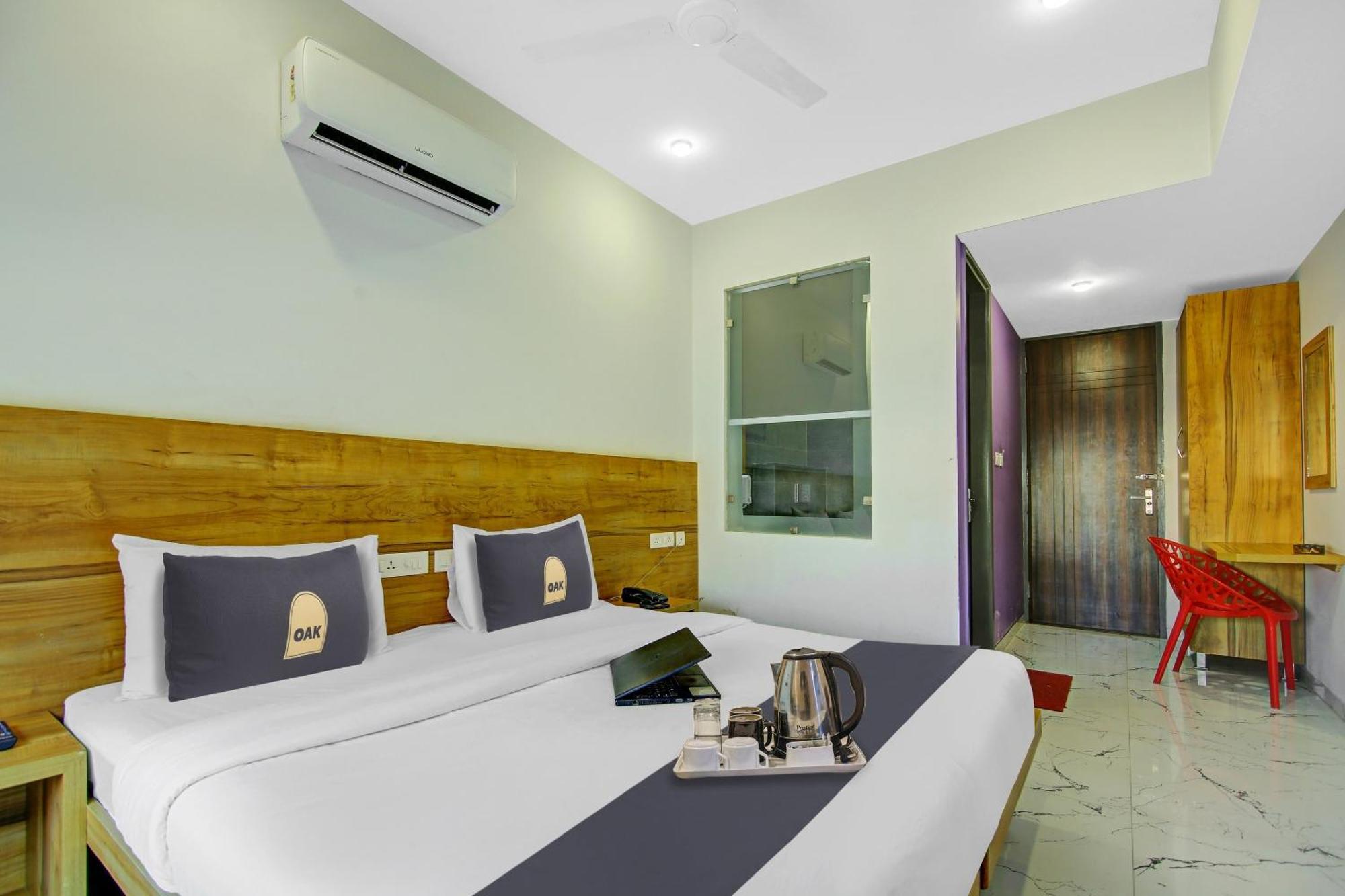 Super Townhouse Geetanjali Inn Гургаон Экстерьер фото